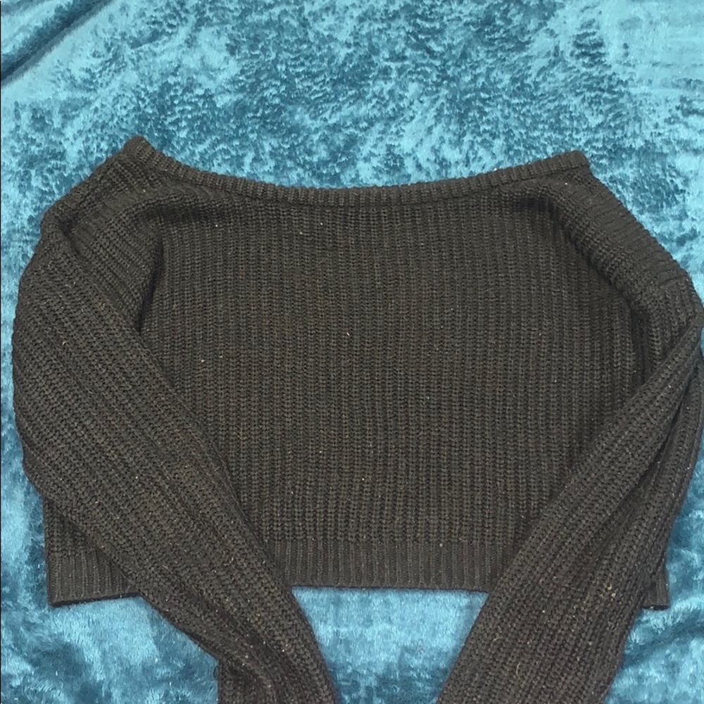 One shoulder cropped sweater